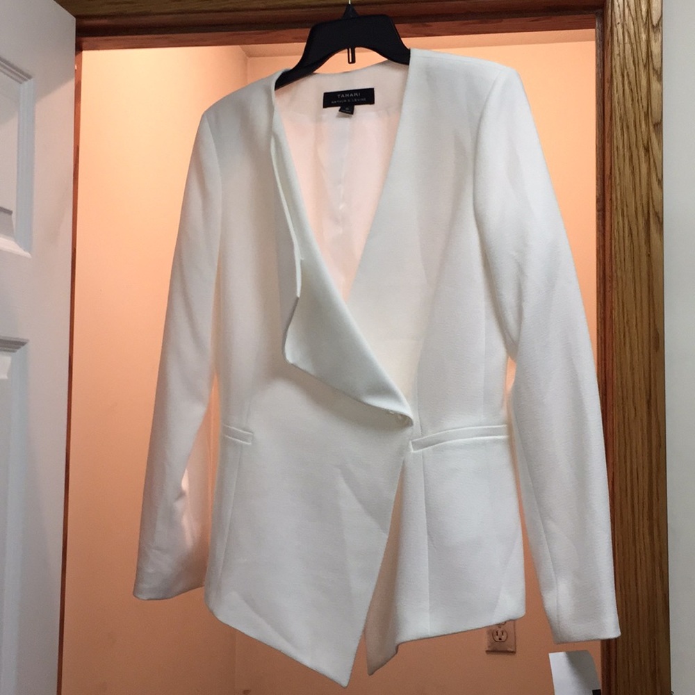 Tahari Arthur S. Levine white blazer